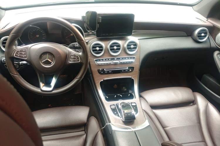 Used Mercedes-Benz GLC 2019 Refreshed GLC 300 L 4MATIC Dynamic Edition Center Console