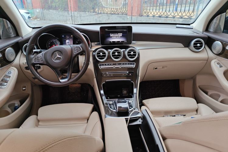 Used Mercedes-Benz GLC 2019 GLC 260 L 4MATIC Dynamic Model Center Console