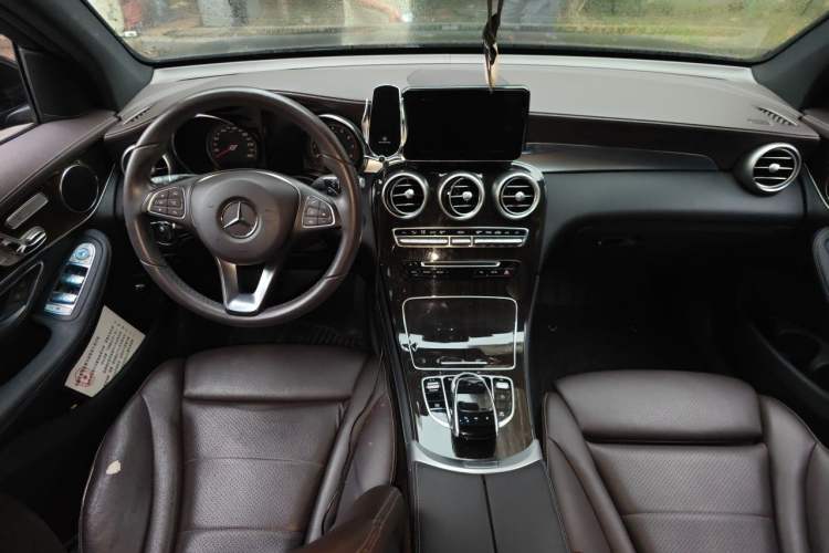 Used Mercedes-Benz GLC 2019 Facelift GLC 260 L 4MATIC Luxury Model Center Console