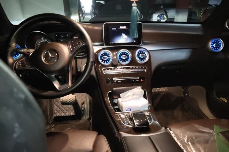 Used Mercedes-Benz GLC 2019 GLC 260 L 4MATIC Dynamic Model Center Console