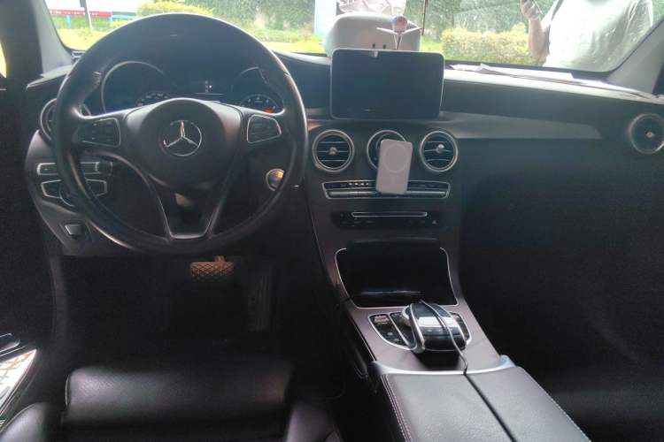 Used Mercedes-Benz GLC 2019 GLC 300 L 4MATIC Dynamic Model Center Console