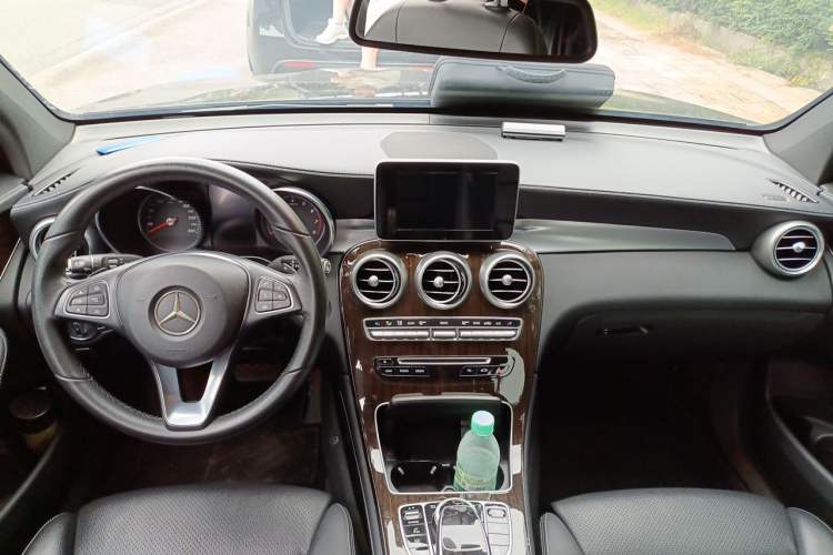 Used Mercedes-Benz GLC 2019 GLC 260 4MATIC Dynamic Edition Center Console