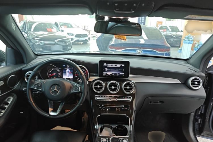 Used Mercedes-Benz GLC 2019 GLC 260 L 4MATIC Dynamic Model Center Console