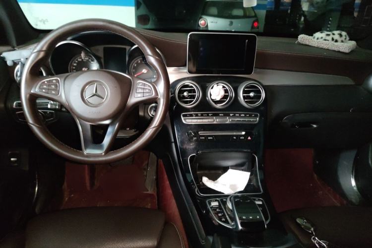 Used Mercedes-Benz GLC 2019 GLC 200 L 4MATIC Center Console