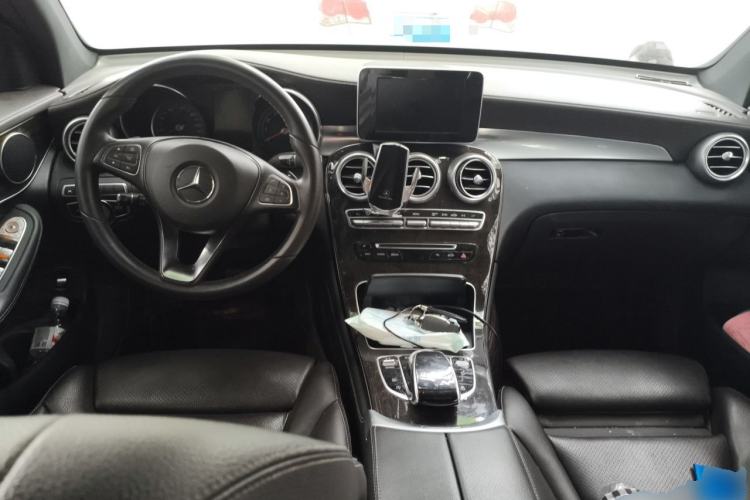 Used Mercedes-Benz GLC 2019 Facelift GLC 260 L 4MATIC Luxury Model Center Console