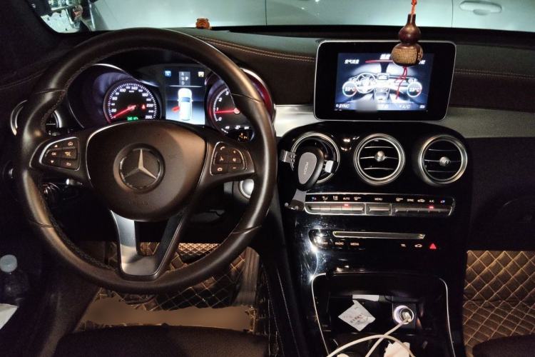 Used Mercedes-Benz GLC 2019 GLC 200 4MATIC Center Console