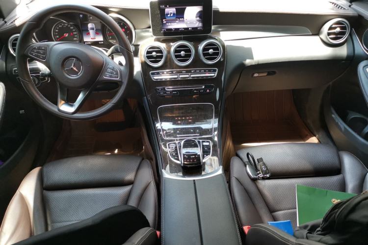 Used Mercedes-Benz GLC 2019 Facelift GLC 260 L 4MATIC Luxury Model Center Console