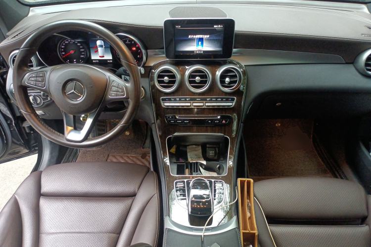 Used Mercedes-Benz GLC 2019 GLC 260 L 4MATIC Dynamic Model Center Console