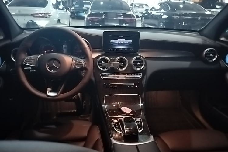 Used Mercedes-Benz GLC 2019 GLC 260 L 4MATIC Dynamic Model Center Console