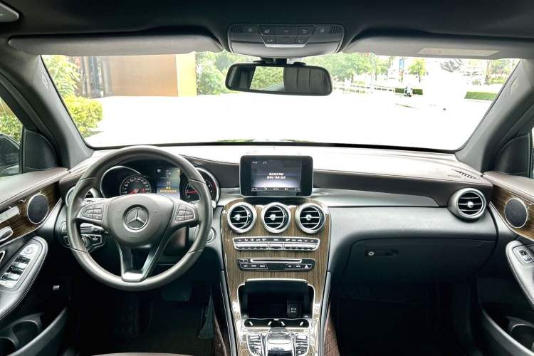 Used Mercedes-Benz GLC 2019 GLC 260 L 4MATIC Dynamic Model Center Console