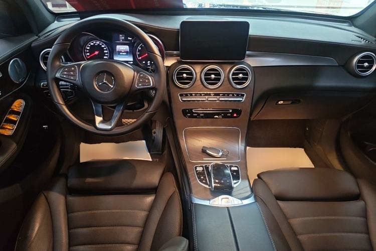 Used Mercedes-Benz GLC 2019 Refreshed GLC 300 L 4MATIC Dynamic Edition Center Console