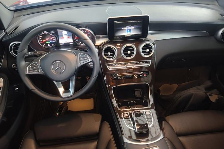 Used Mercedes-Benz GLC 2019 Facelift GLC 260 L 4MATIC Luxury Model Center Console