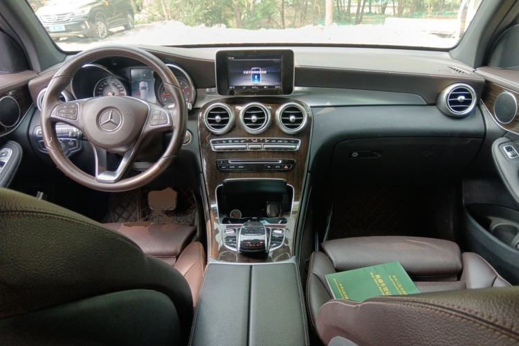 Used Mercedes-Benz GLC 2019 Facelift GLC 260 L 4MATIC Luxury Model Center Console