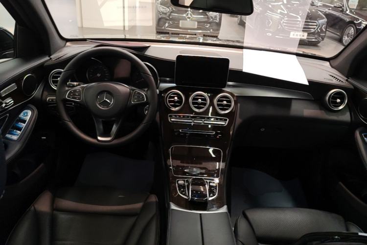 Used Mercedes-Benz GLC 2019 Facelift GLC 260 L 4MATIC Luxury Model Center Console