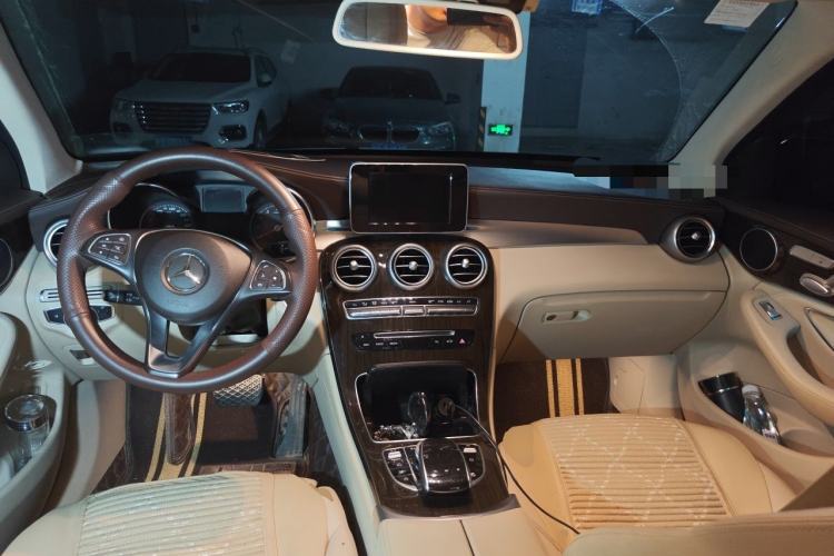 Used Mercedes-Benz GLC 2019 GLC 260 L 4MATIC Dynamic Model Center Console