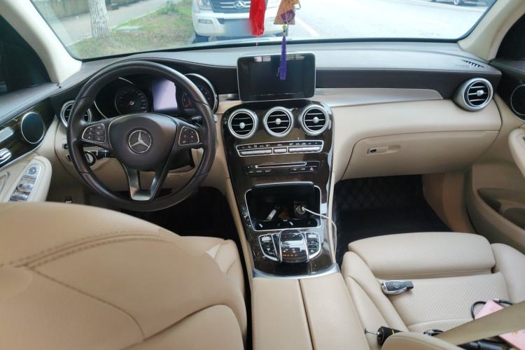 Used Mercedes-Benz GLC 2019 Facelift GLC 260 L 4MATIC Luxury Model Center Console