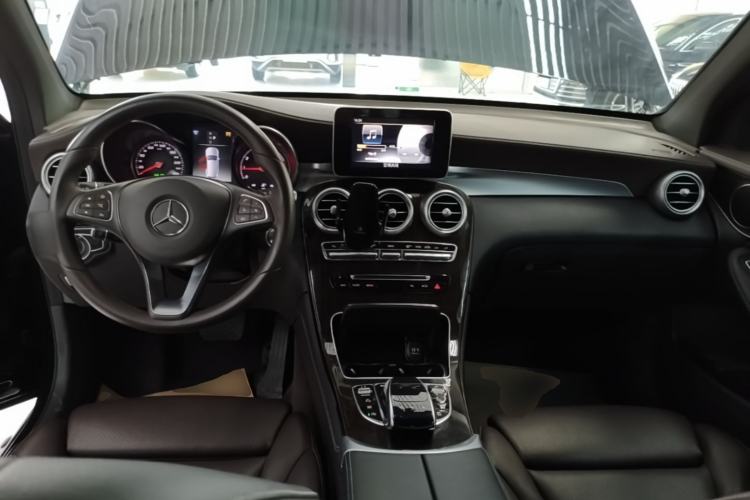 Used Mercedes-Benz GLC 2019 GLC 260 L 4MATIC Dynamic Model Center Console