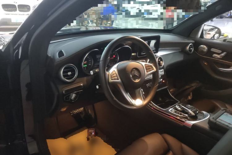 Used Mercedes-Benz GLC 2019 GLC 260 L 4MATIC Dynamic Model Center Console