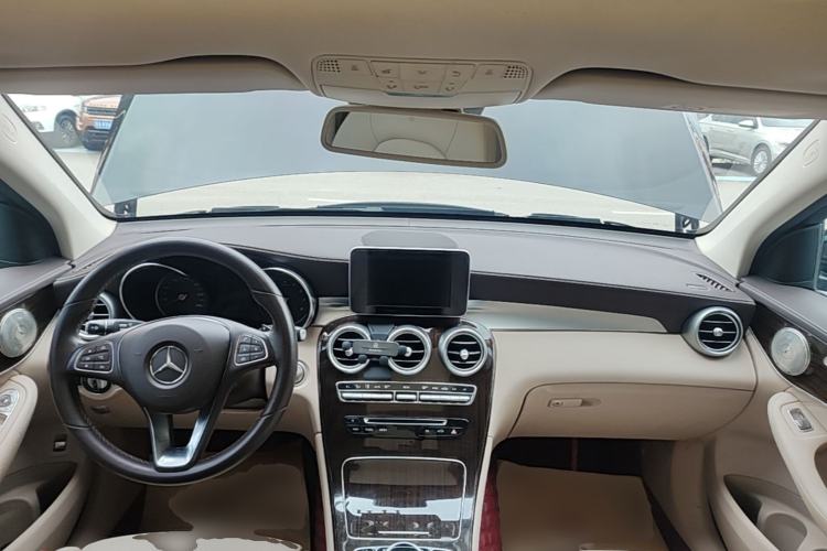 Used Mercedes-Benz GLC 2019 Facelift GLC 260 L 4MATIC Luxury Model Center Console