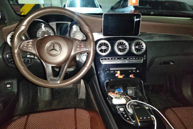 Used Mercedes-Benz GLC 2019 GLC 200 L 4MATIC Center Console