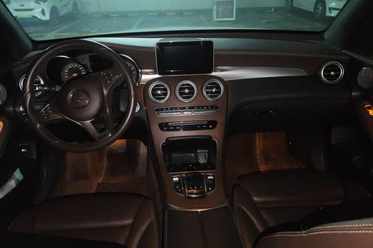 Used Mercedes-Benz GLC 2019 GLC 300 L 4MATIC Dynamic Model Center Console