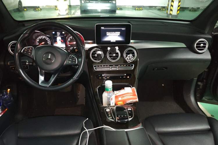 Used Mercedes-Benz GLC 2019 GLC 260 L 4MATIC Dynamic Model Center Console