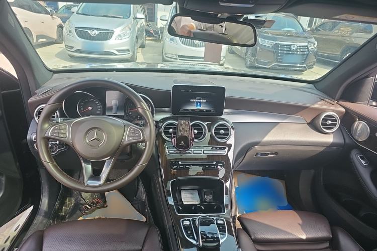 Used Mercedes-Benz GLC 2019 Facelift GLC 260 L 4MATIC Luxury Model Center Console
