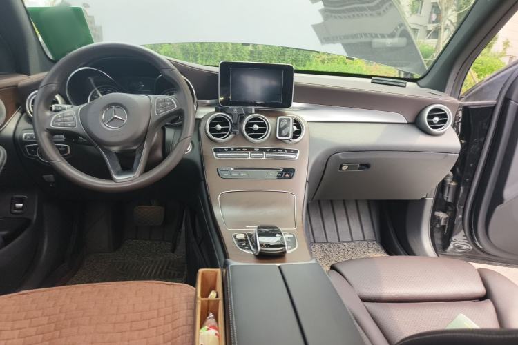 Used Mercedes-Benz GLC 2019 GLC 300 L 4MATIC Dynamic Model Center Console
