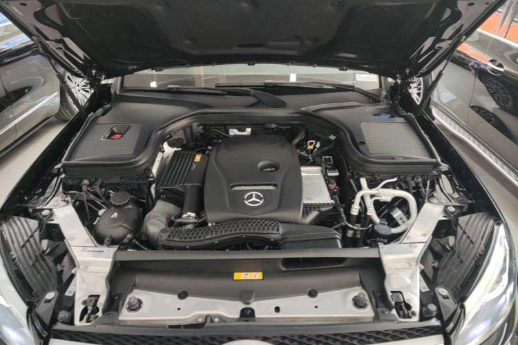 Used Mercedes-Benz GLC 2019 GLC 260 L 4MATIC Dynamic Model Engine Bay