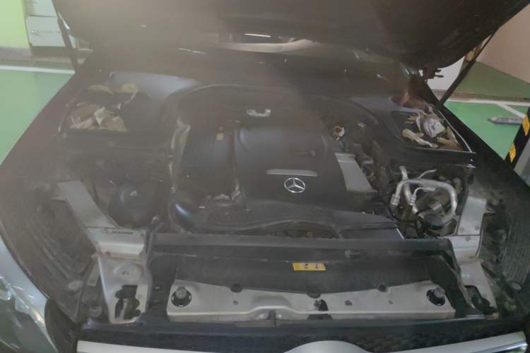 Used Mercedes-Benz GLC 2019 GLC 260 L 4MATIC Dynamic Model Engine Bay