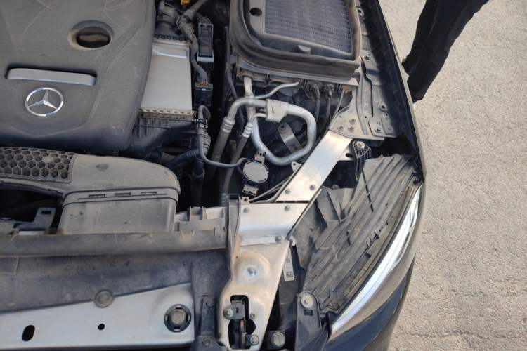 Used Mercedes-Benz GLC 2019 GLC 260 4MATIC Luxury Model Engine Bay Left