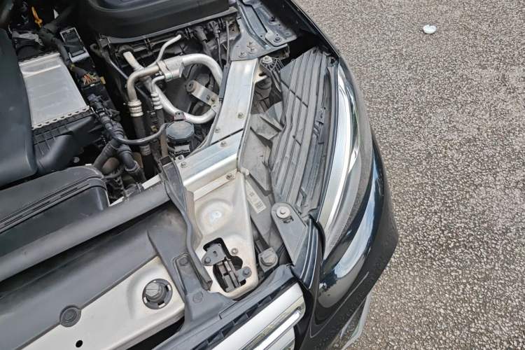 Used Mercedes-Benz GLC 2019 GLC 260 L 4MATIC Dynamic Model Engine Bay Left