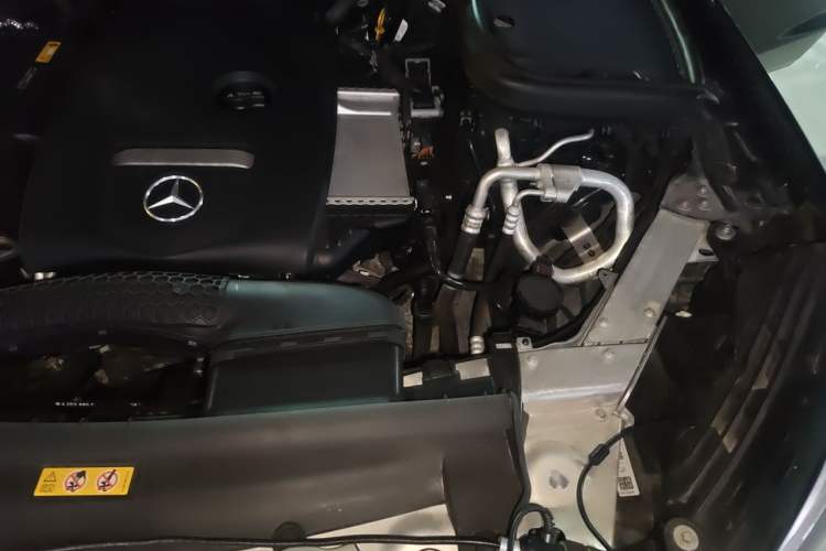 Used Mercedes-Benz GLC 2019 GLC 260 L 4MATIC Dynamic Model Engine Bay Left