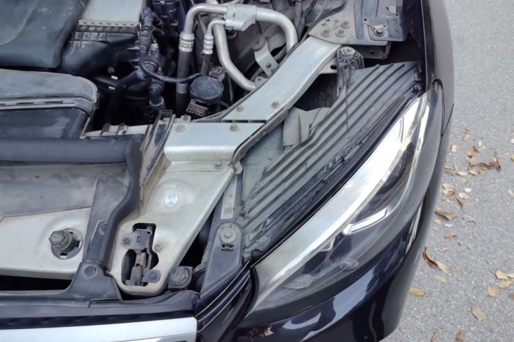 Used Mercedes-Benz GLC 2019 GLC 260 L 4MATIC Dynamic Model Engine Bay Left