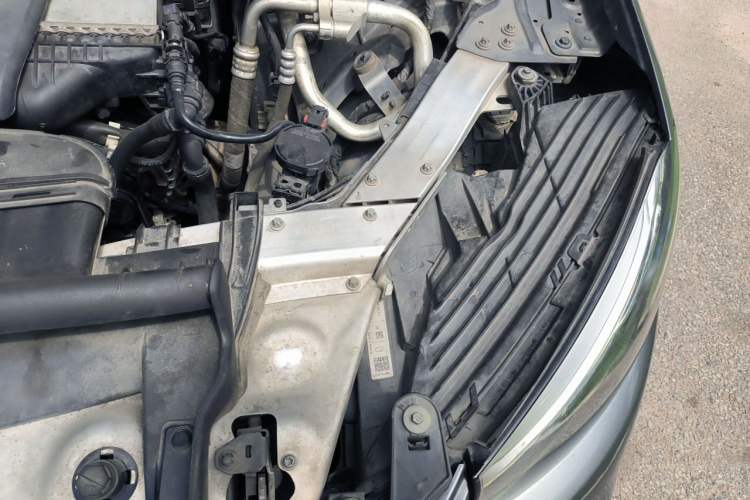 Used Mercedes-Benz GLC 2019 Facelift GLC 260 L 4MATIC Luxury Model Engine Bay Left