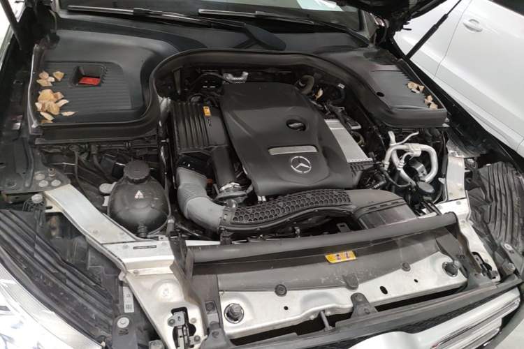 Used Mercedes-Benz GLC 2019 GLC 260 L 4MATIC Dynamic Model Engine Bay