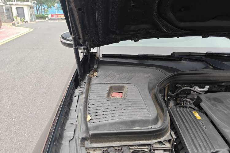 Used Mercedes-Benz GLC 2019 GLC 260 L 4MATIC Dynamic Model Engine Bay Right