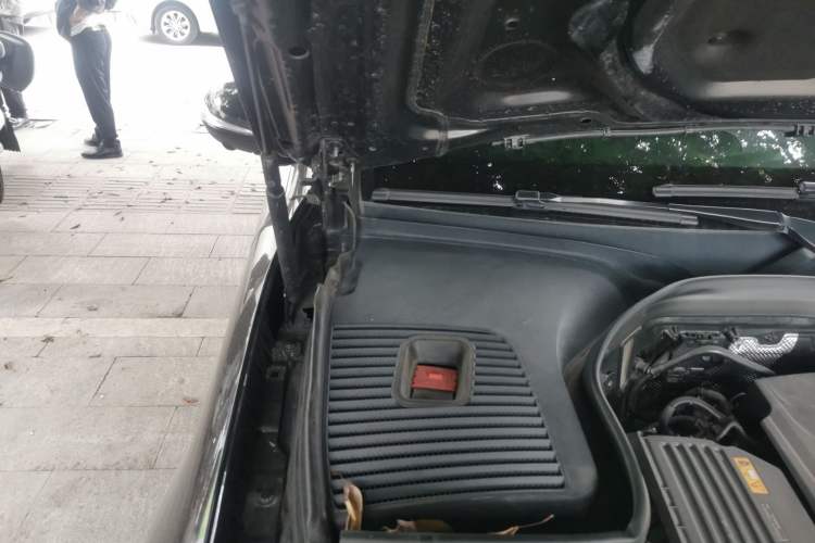 Used Mercedes-Benz GLC 2019 Facelift GLC 260 L 4MATIC Luxury Model Engine Bay Right