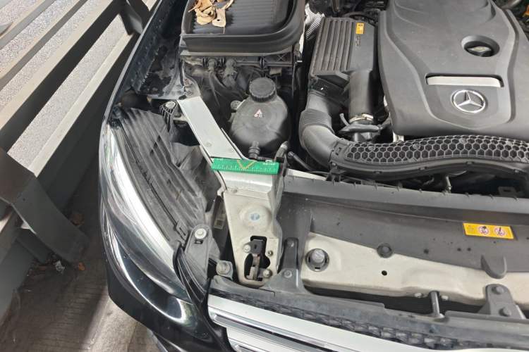 Used Mercedes-Benz GLC 2019 GLC 260 4MATIC Luxury Model Engine Bay Right
