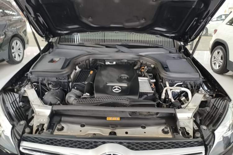 Used Mercedes-Benz GLC 2019 GLC 260 L 4MATIC Dynamic Model Engine Bay