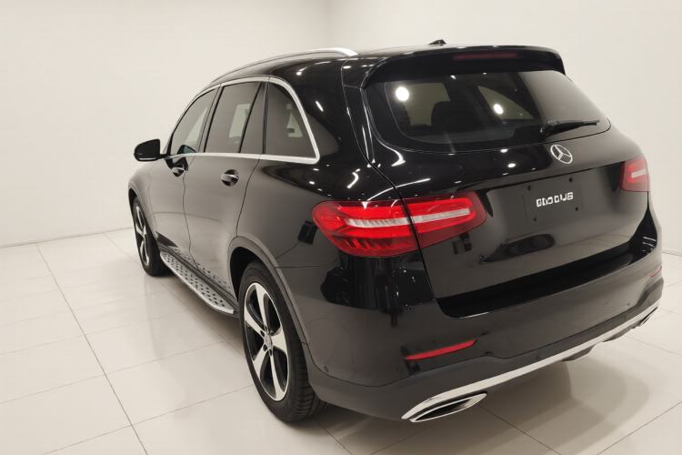 Used Mercedes-Benz GLC 2019 Facelift GLC 260 L 4MATIC Luxury Model Exterior 2