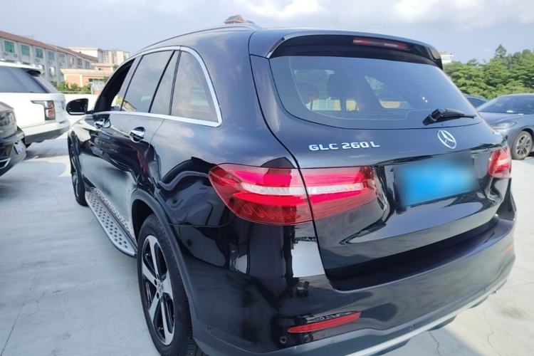 Used Mercedes-Benz GLC 2019 Facelift GLC 260 L 4MATIC Luxury Model Exterior 2