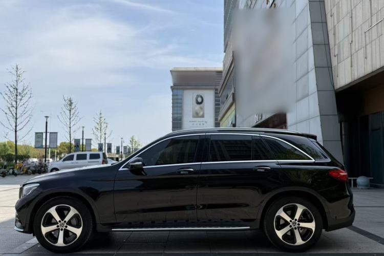 Used Mercedes-Benz GLC 2019 Facelift GLC 260 L 4MATIC Luxury Model Exterior 2