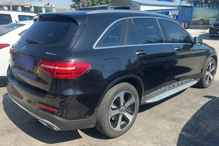 Used Mercedes-Benz GLC 2019 Facelift GLC 260 L 4MATIC Luxury Model Exterior 3
