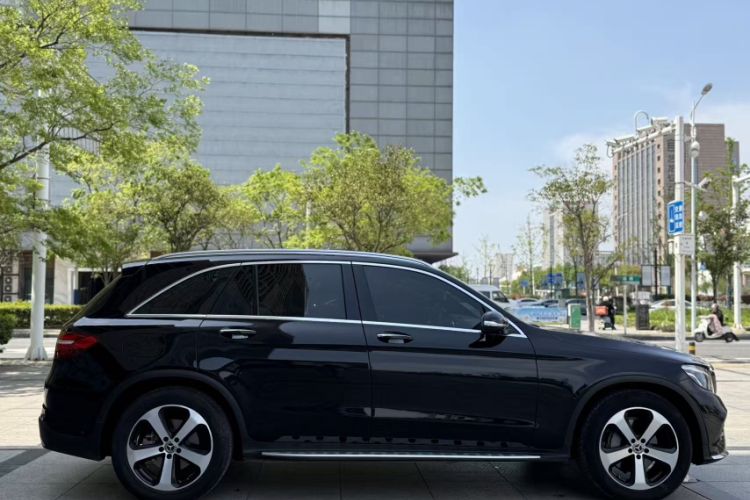 Used Mercedes-Benz GLC 2019 Facelift GLC 260 L 4MATIC Luxury Model Exterior 3