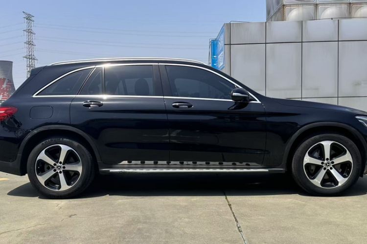Used Mercedes-Benz GLC 2019 Facelift GLC 260 L 4MATIC Luxury Model Exterior 5