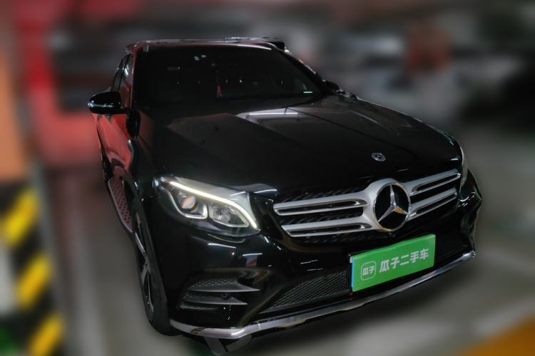 Used Mercedes-Benz GLC 2019 Facelift GLC 260 L 4MATIC Luxury Model Front Right 45 Deg