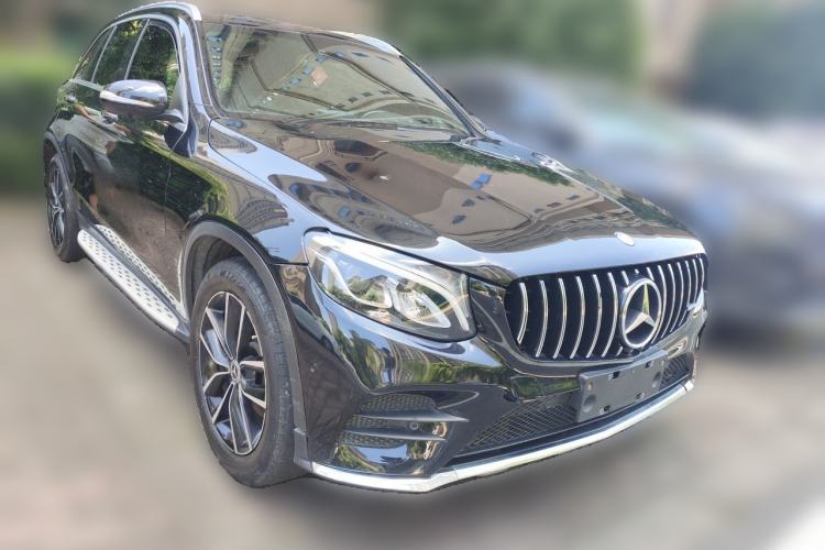 Used Mercedes-Benz GLC 2019 GLC 260 4MATIC Luxury Model Front Right 45 Deg