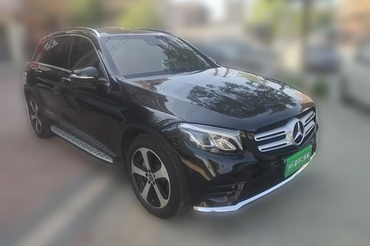 Used Mercedes-Benz GLC 2019 Facelift GLC 260 L 4MATIC Luxury Model Front Right 45 Deg