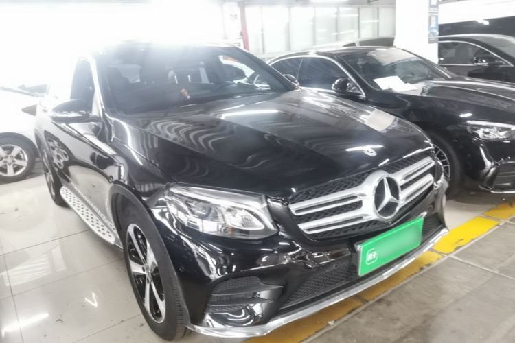 Used Mercedes-Benz GLC 2019 Facelift GLC 260 L 4MATIC Luxury Model Front Right 45 Deg